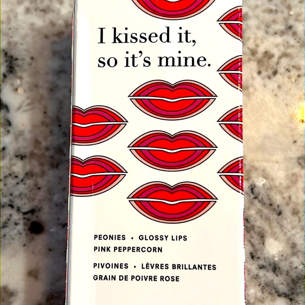 Victoria’s Secret “Just a Kiss” Eau de Parfum Rollerball. - Picture 4 of 5